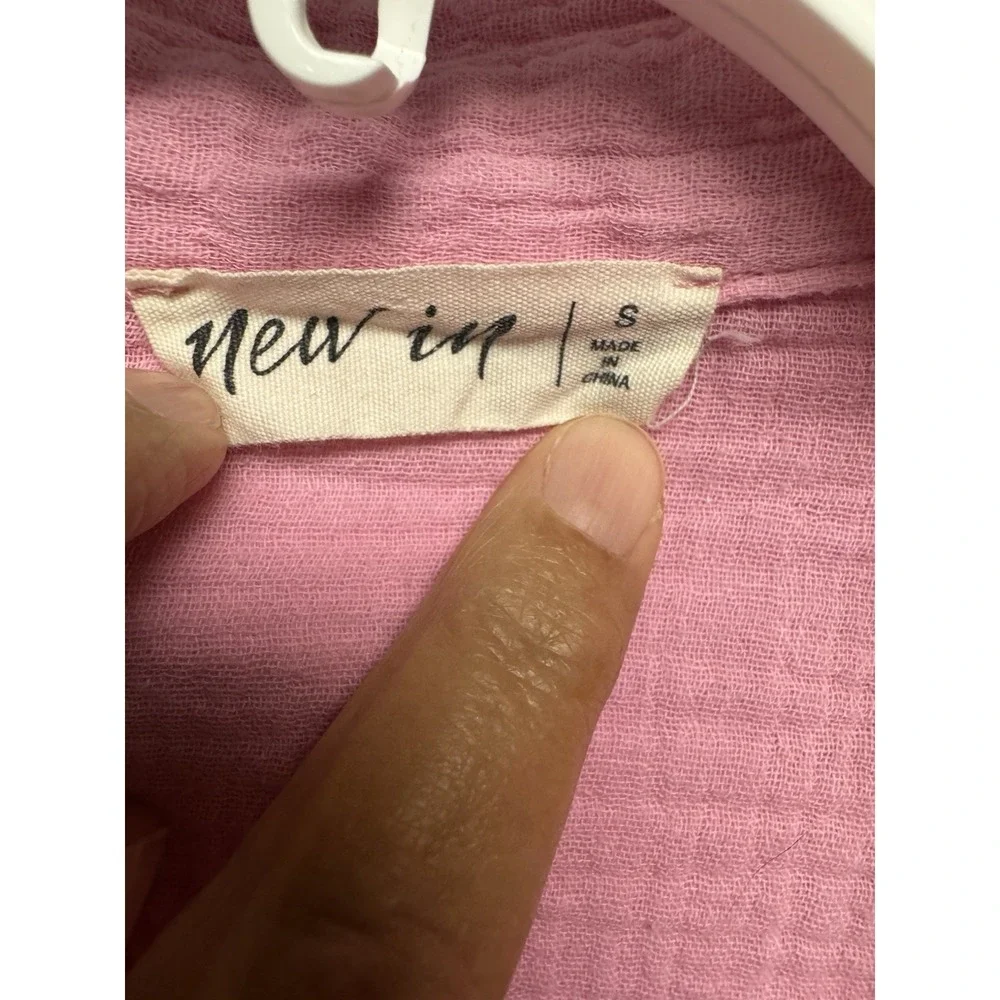 New In‎ Women's SZ S Pink Orange White Gauzy Colorblock Botton Up Raw Hem Rayon